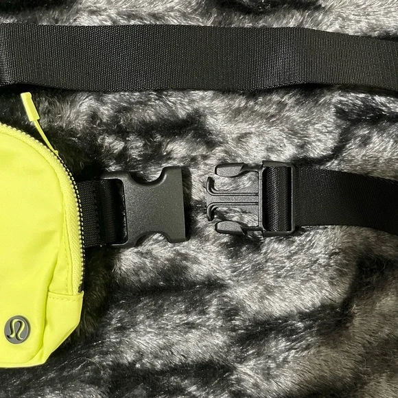 🌞 Lululemon Everywhere Belt Bag ~ 1 L ~ Lemon Vibe ~ Fanny Pack Design - Picture 5 of 9